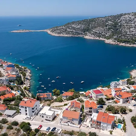 Kadena Luxury Apartment Razanj